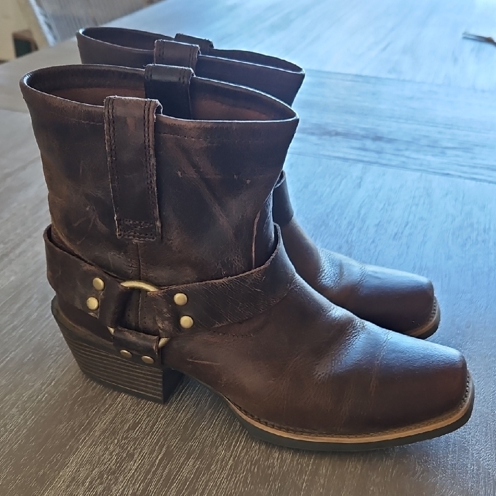 Justin Boots Brown Heeled Western Boots